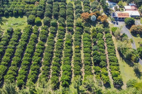 Propiedad comercial en venta en Miami, Florida № 1968323 - foto 30