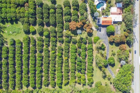 Propiedad comercial en venta en Miami, Florida № 1968323 - foto 26