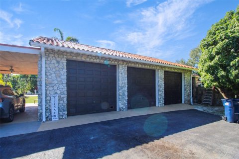 Propiedad comercial en venta en Miami, Florida № 1968323 - foto 9