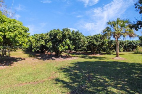 Propiedad comercial en venta en Miami, Florida № 1968323 - foto 8