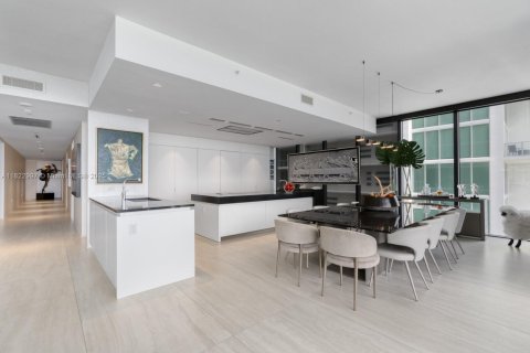 Condo in Miami, Florida, 4 bedrooms  № 1788326 - photo 17