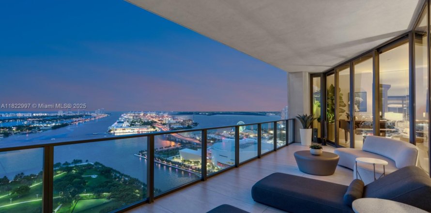 Condo in Miami, Florida, 4 bedrooms  № 1788326