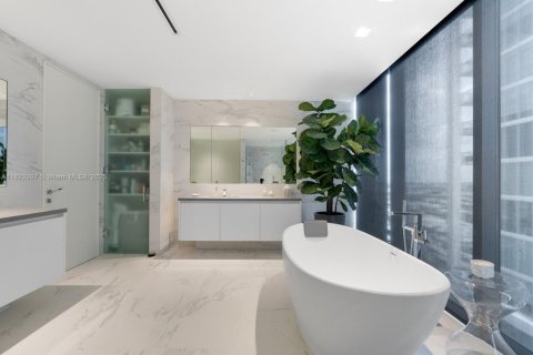Condo in Miami, Florida, 4 bedrooms  № 1788326 - photo 30