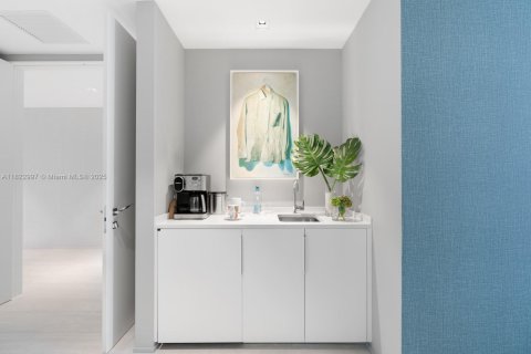 Condo in Miami, Florida, 4 bedrooms  № 1788326 - photo 25