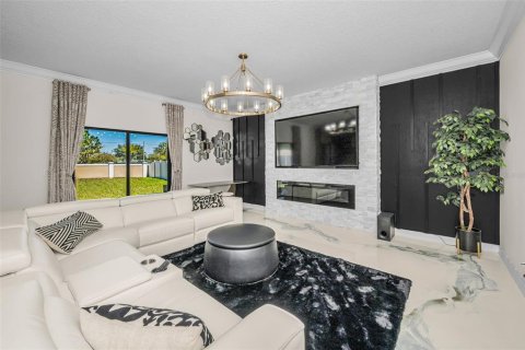 House in Riverview, Florida 4 bedrooms, 230.58 sq.m. № 2209695 - photo 2