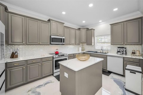 House in Riverview, Florida 4 bedrooms, 230.58 sq.m. № 2209695 - photo 15