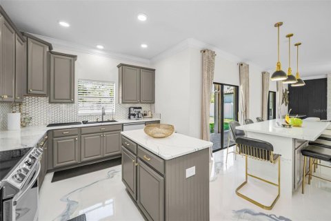 House in Riverview, Florida 4 bedrooms, 230.58 sq.m. № 2209695 - photo 17