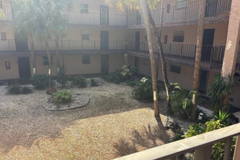 Copropriété à vendre à Lauderdale Lakes, Floride: 1 chambre, 69.49 m2 № 2084594 - photo 2