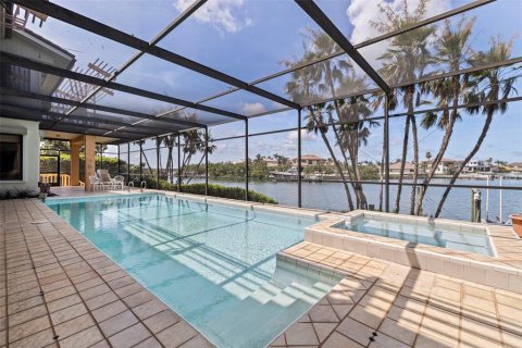 Casa en venta en Saint Petersburg, Florida, 5 dormitorios, 806.11 m2 № 1838876 - foto 4