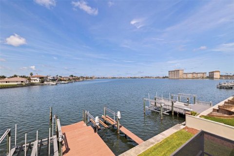 Casa en venta en Saint Petersburg, Florida, 5 dormitorios, 806.11 m2 № 1838876 - foto 6