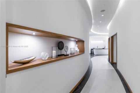 Condo in Miami, Florida, 1 bedroom  № 1862622 - photo 19