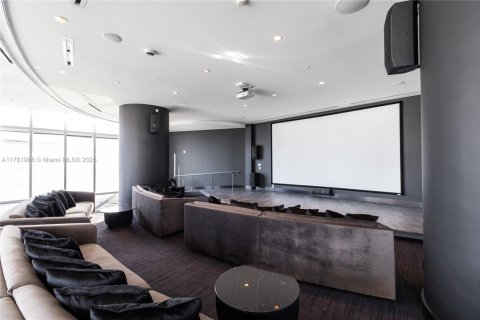 Condo in Miami, Florida, 1 bedroom  № 1862622 - photo 17