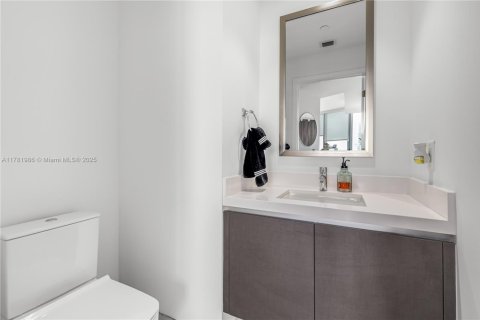 Condo in Miami, Florida, 1 bedroom  № 1862622 - photo 4