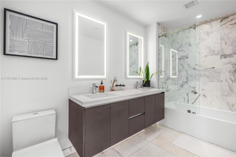 Condo in Miami, Florida, 1 bedroom  № 1862622 - photo 7