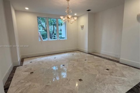 House in Coral Gables, Florida 7 bedrooms, 537.25 sq.m. № 1994410 - photo 25