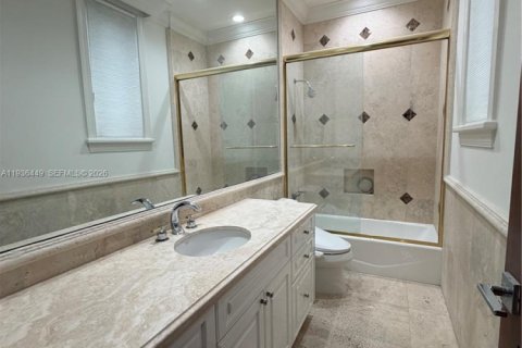 House in Coral Gables, Florida 7 bedrooms, 537.25 sq.m. № 1994410 - photo 12