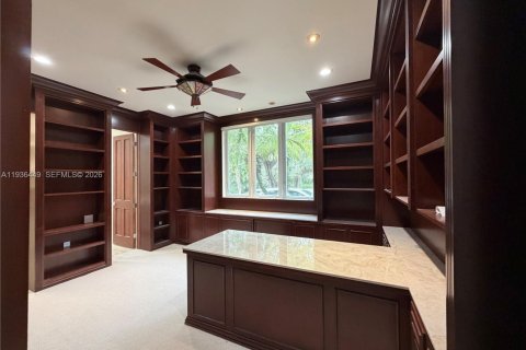 House in Coral Gables, Florida 7 bedrooms, 537.25 sq.m. № 1994410 - photo 10