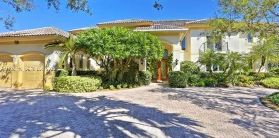 House in Coral Gables, Florida 7 bedrooms, 537.25 sq.m. № 1994410