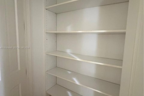 House in Coral Gables, Florida 7 bedrooms, 537.25 sq.m. № 1994410 - photo 22