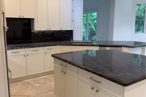 House in Coral Gables, Florida 7 bedrooms, 537.25 sq.m. № 1994410 - photo 28