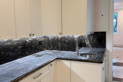 House in Coral Gables, Florida 7 bedrooms, 537.25 sq.m. № 1994410 - photo 29