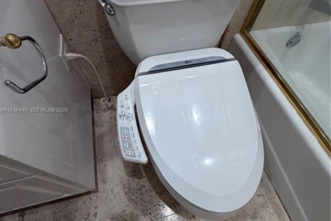 House in Coral Gables, Florida 7 bedrooms, 537.25 sq.m. № 1994410 - photo 13