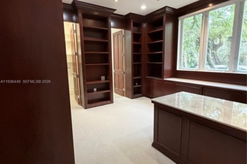 House in Coral Gables, Florida 7 bedrooms, 537.25 sq.m. № 1994410 - photo 8