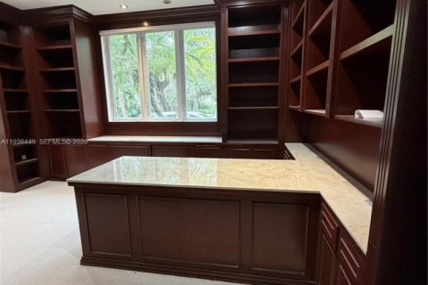 House in Coral Gables, Florida 7 bedrooms, 537.25 sq.m. № 1994410 - photo 9