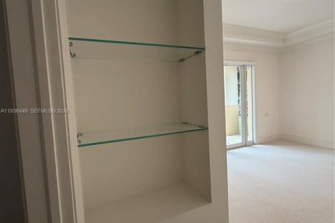 House in Coral Gables, Florida 7 bedrooms, 537.25 sq.m. № 1994410 - photo 20