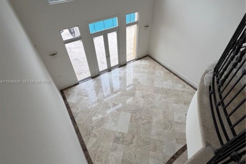 House in Coral Gables, Florida 7 bedrooms, 537.25 sq.m. № 1994410 - photo 4