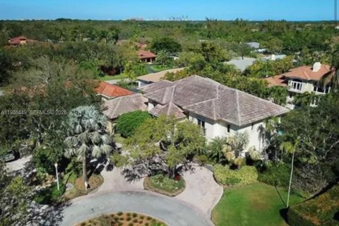 House in Coral Gables, Florida 7 bedrooms, 537.25 sq.m. № 1994410 - photo 3