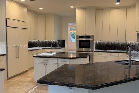 House in Coral Gables, Florida 7 bedrooms, 537.25 sq.m. № 1994410 - photo 30