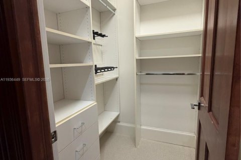 House in Coral Gables, Florida 7 bedrooms, 537.25 sq.m. № 1994410 - photo 11