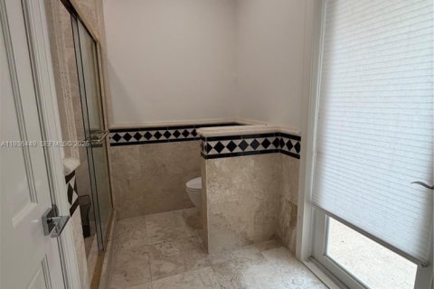 House in Coral Gables, Florida 7 bedrooms, 537.25 sq.m. № 1994410 - photo 24