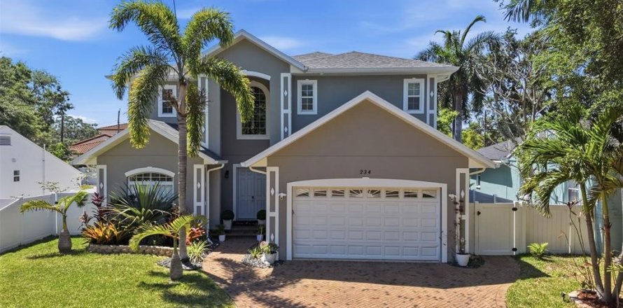 Casa en Saint Petersburg, Florida 4 dormitorios, 286.05 m2 № 2234088