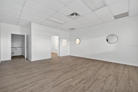 Commercial property in Largo, Florida 3437.38 sq.m. № 2103977 - photo 8