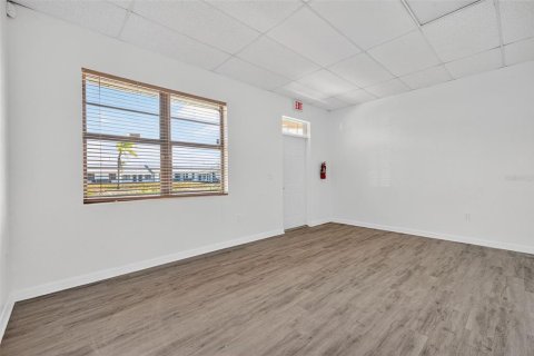 Commercial property in Largo, Florida 3437.38 sq.m. № 2103977 - photo 7