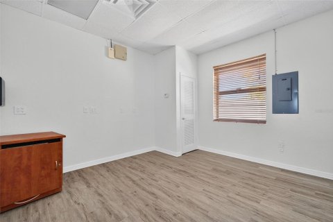 Commercial property in Largo, Florida 3437.38 sq.m. № 2103977 - photo 10