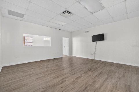 Commercial property in Largo, Florida 3437.38 sq.m. № 2103977 - photo 9