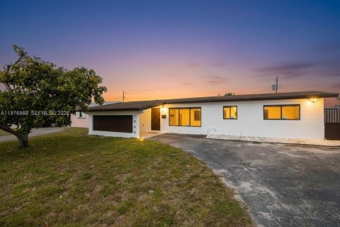 Дом в Мирамар, Флорида 3 спальни, 123.37м2 № 2040998