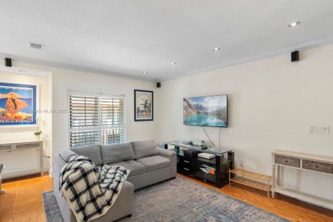 Condo in Miami, Florida, 2 bedrooms  № 1695586 - photo 3