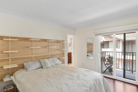 Condo in Miami, Florida, 2 bedrooms  № 1695586 - photo 14