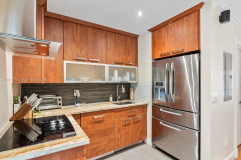 Condo in Miami, Florida, 2 bedrooms  № 1695586 - photo 10