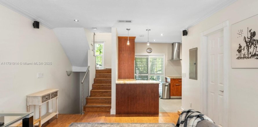 Condo in Miami, Florida, 2 bedrooms  № 1695586