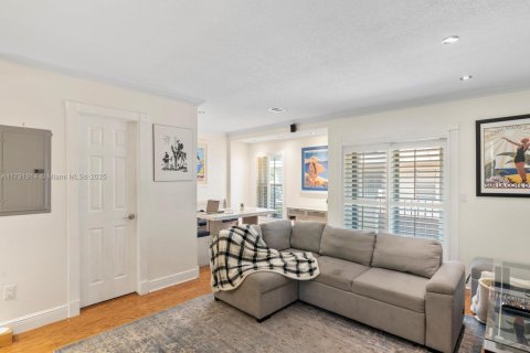 Condo in Miami, Florida, 2 bedrooms  № 1695586 - photo 4