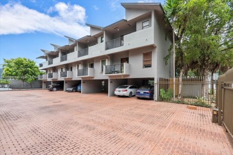 Condo in Miami, Florida, 2 bedrooms  № 1695586 - photo 2