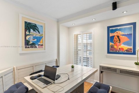 Condo in Miami, Florida, 2 bedrooms  № 1695586 - photo 5