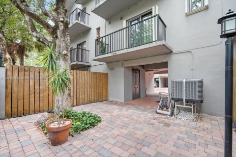 Condo in Miami, Florida, 2 bedrooms  № 1695586 - photo 25