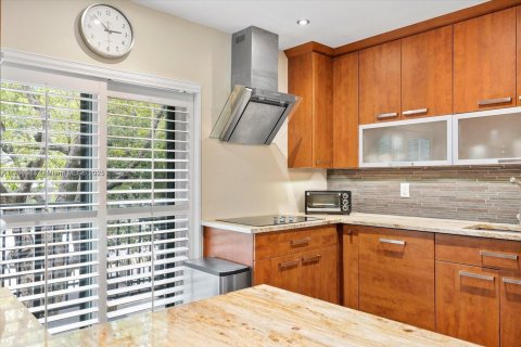 Condo in Miami, Florida, 2 bedrooms  № 1695586 - photo 8