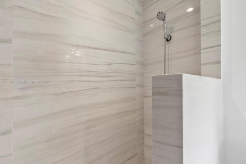 Condo in Miami, Florida, 2 bedrooms  № 1695586 - photo 18